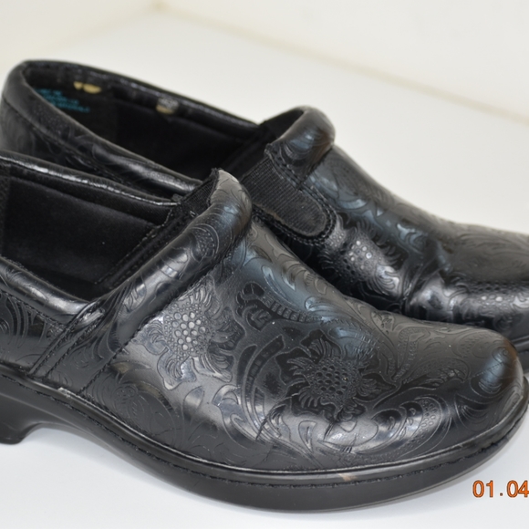 yuu bethanee slip on shoes